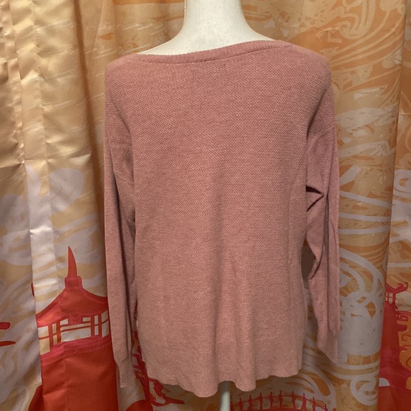 AMERICAN EAGLE OUTFITTERS PINK SWEATER SIZE MED - Picture 3 of 4